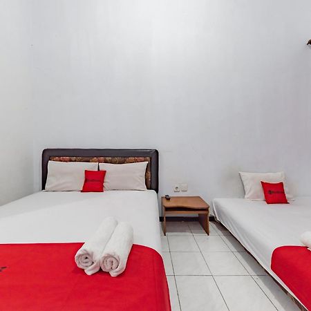 Reddoorz At Ciliwung Guest House Syariah Malang Esterno foto