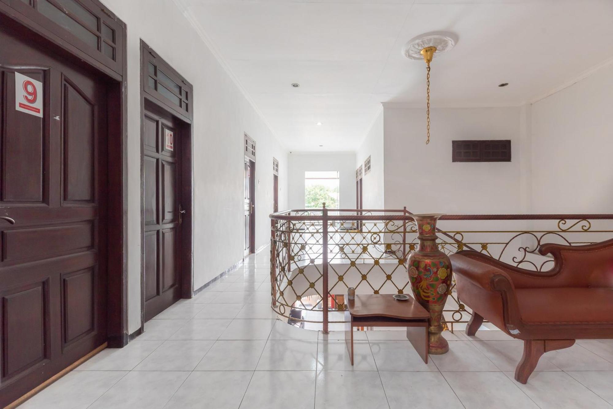 Reddoorz At Ciliwung Guest House Syariah Malang Esterno foto
