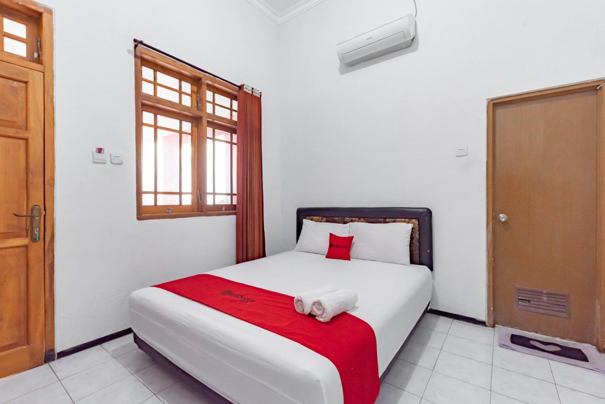 Reddoorz At Ciliwung Guest House Syariah Malang Esterno foto