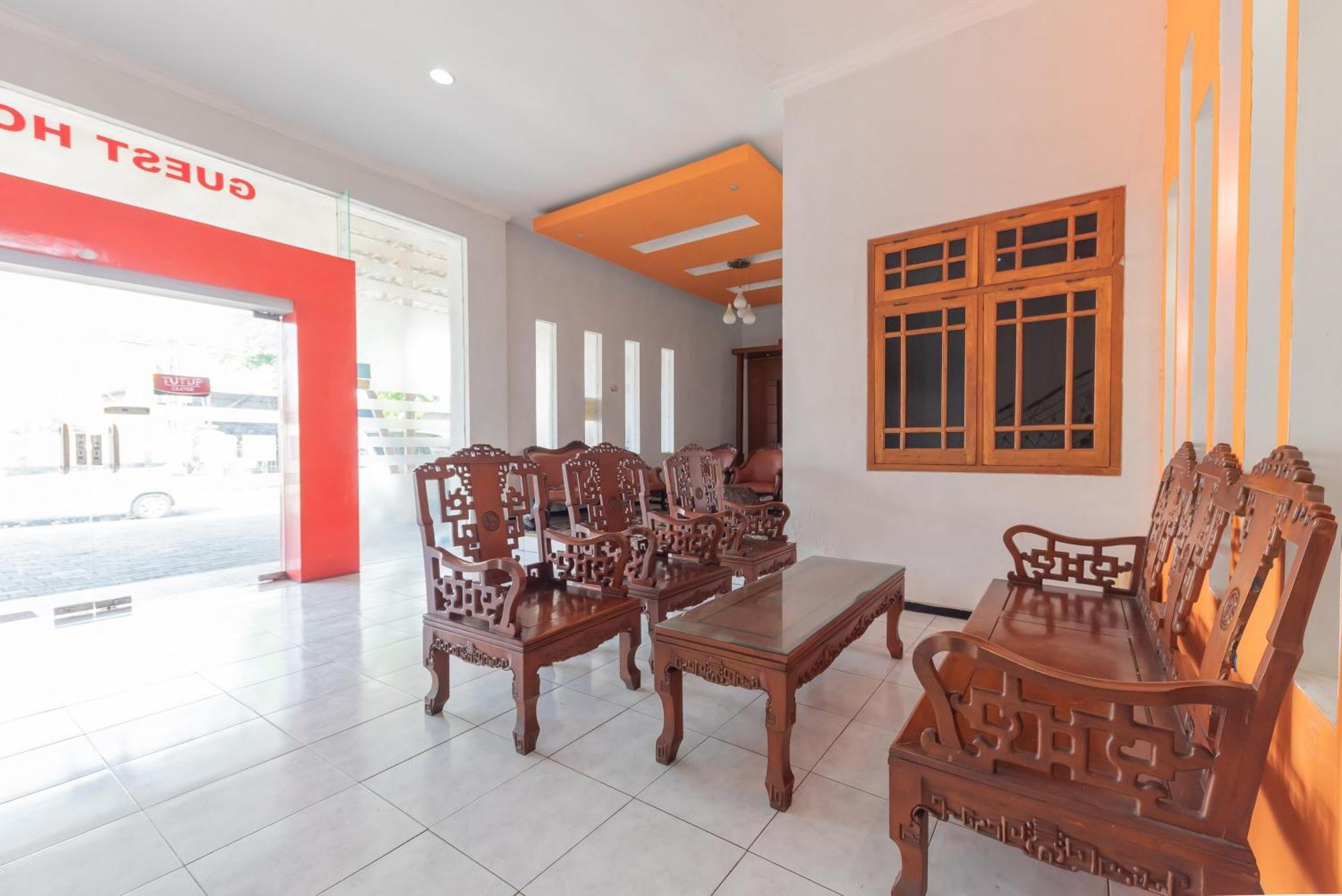 Reddoorz At Ciliwung Guest House Syariah Malang Esterno foto