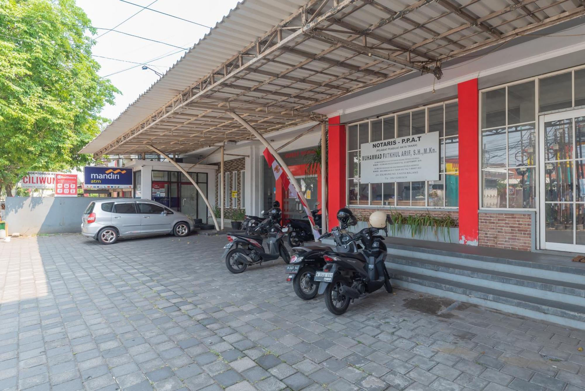 Reddoorz At Ciliwung Guest House Syariah Malang Esterno foto