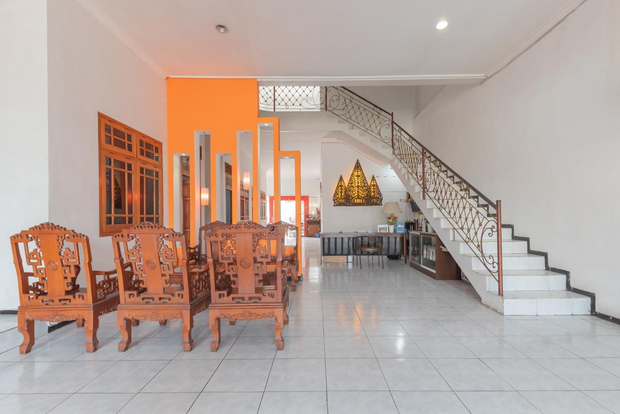 Reddoorz At Ciliwung Guest House Syariah Malang Esterno foto