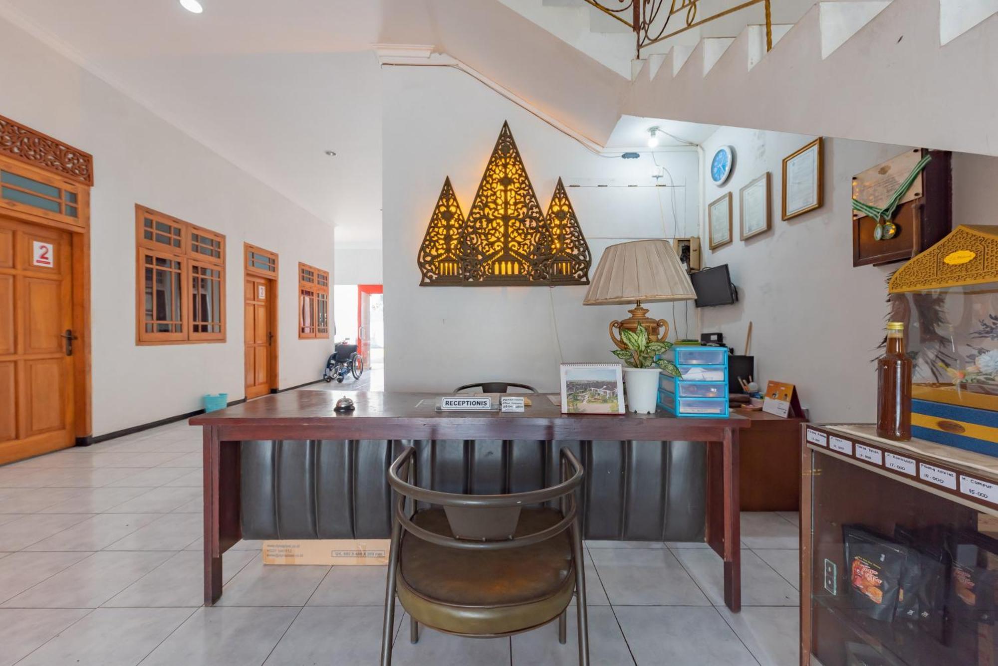 Reddoorz At Ciliwung Guest House Syariah Malang Esterno foto